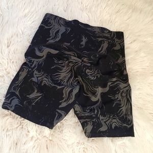 Gym Shark 🦈🍑 booty shorts, size small with cute scrunch booty!